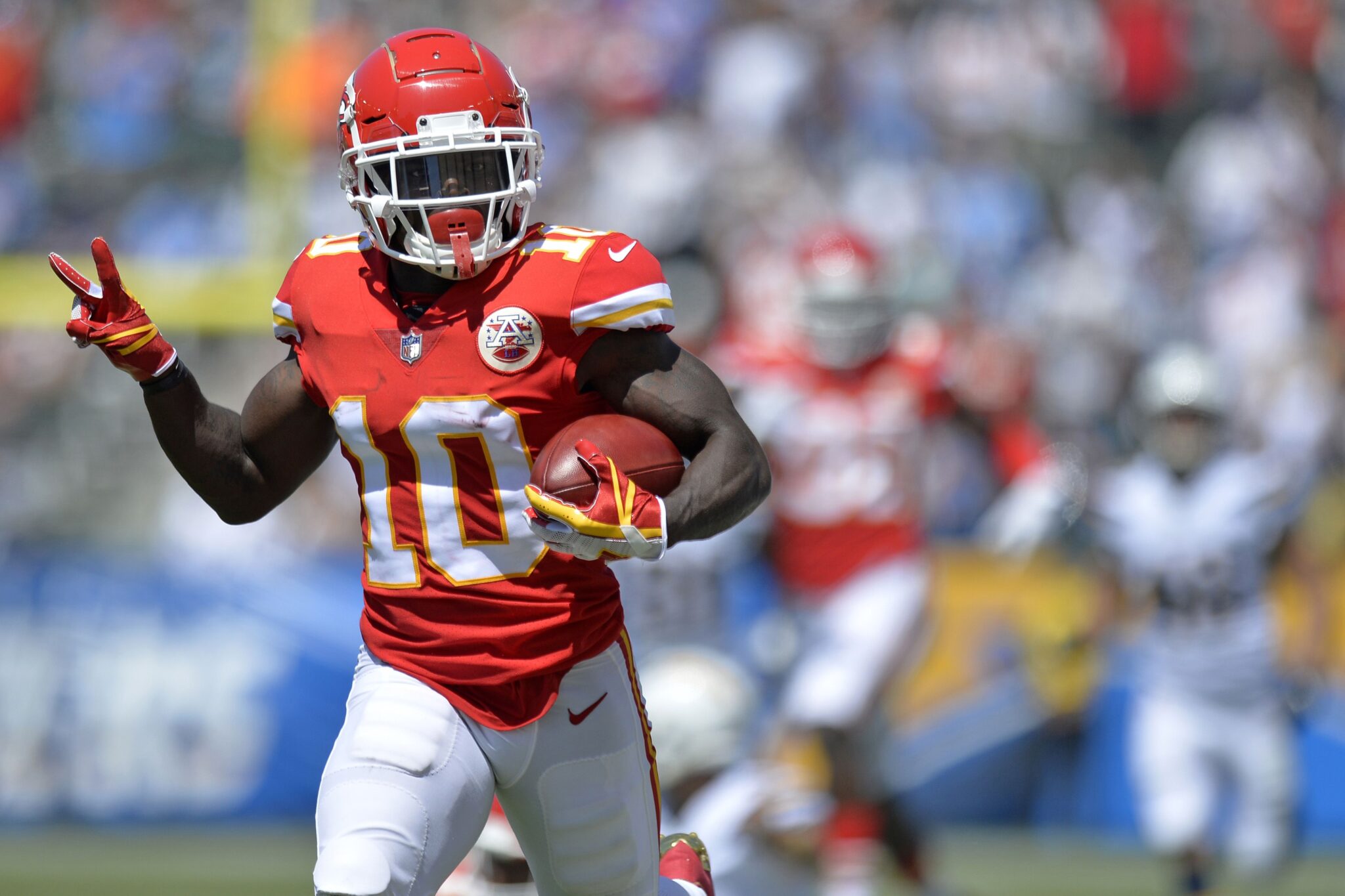 Tyreek Hill leaves Chiefs practice with hamstring injury