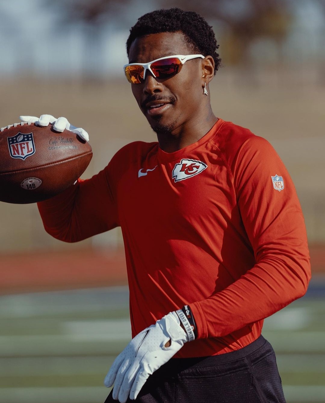LOOK 17 stunning photos of the Mahomes' & Chiefs players working out