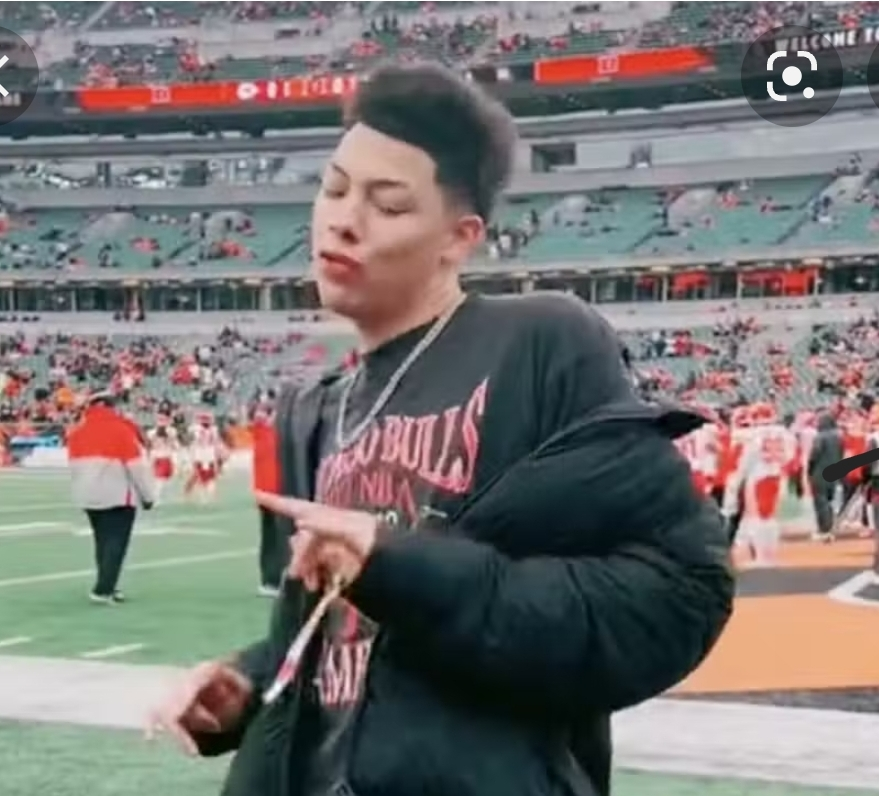 Watch Tyreek Hill throws shade at Jackson Mahomes